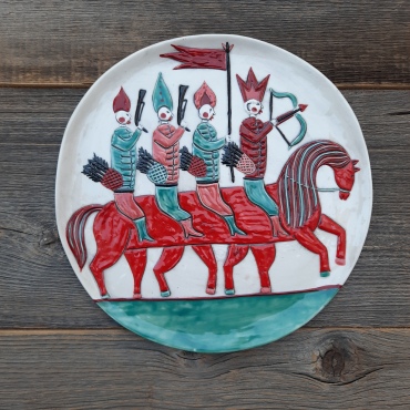 Тарелка с витязями на красном коне